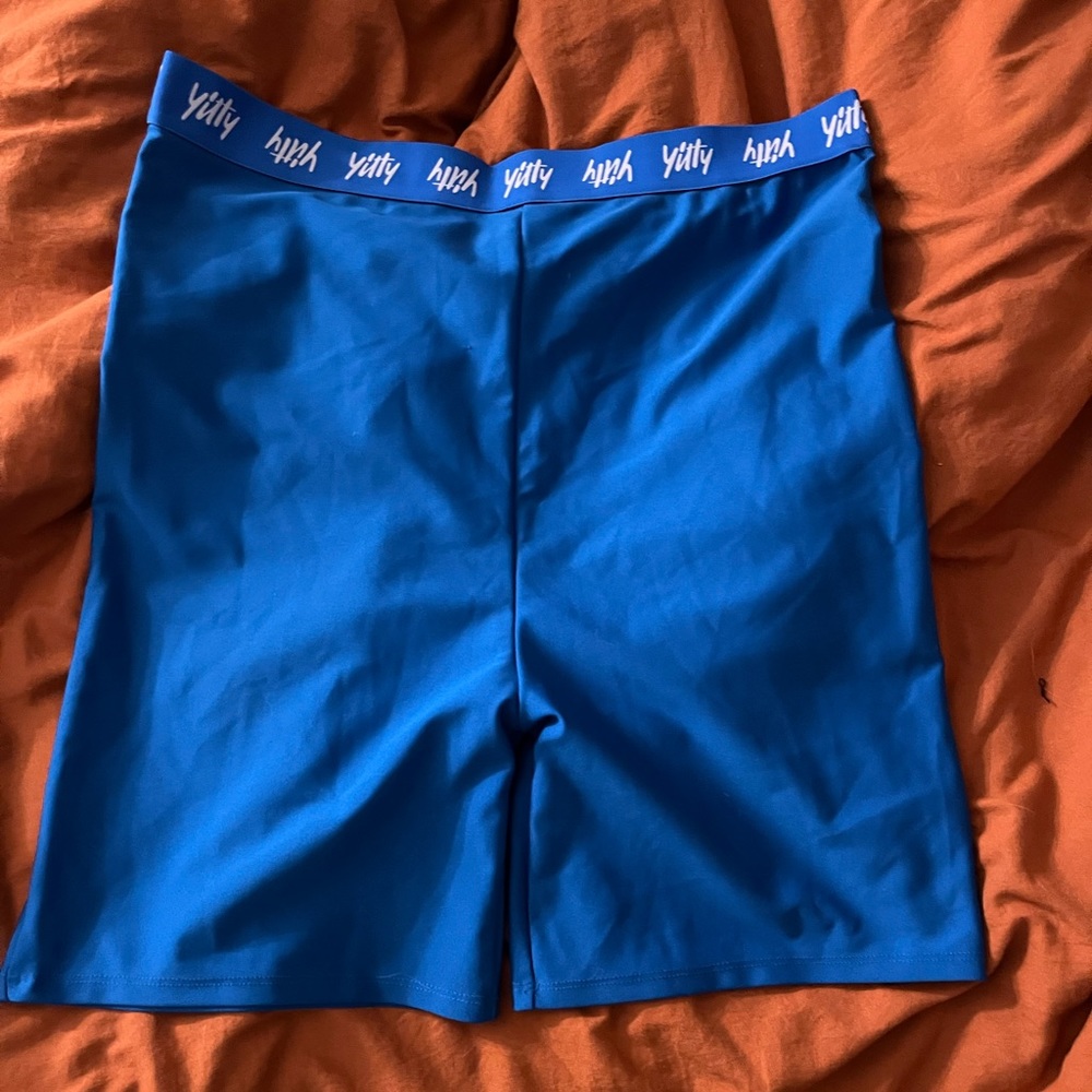 Yitty bike shorts.